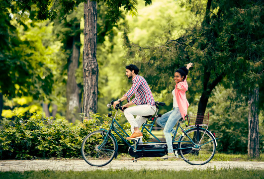 fietsen-senioren-herfst-natuur-romantisch-fietstochten-van-der-valk