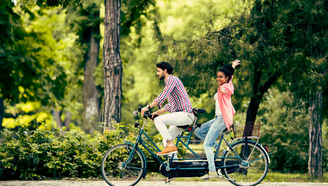 fietsen-senioren-herfst-natuur-romantisch-fietstochten-van-der-valk
