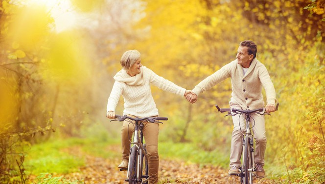 fietsen-senioren-herfst-natuur-romantisch-fietstochten-van-der-valk